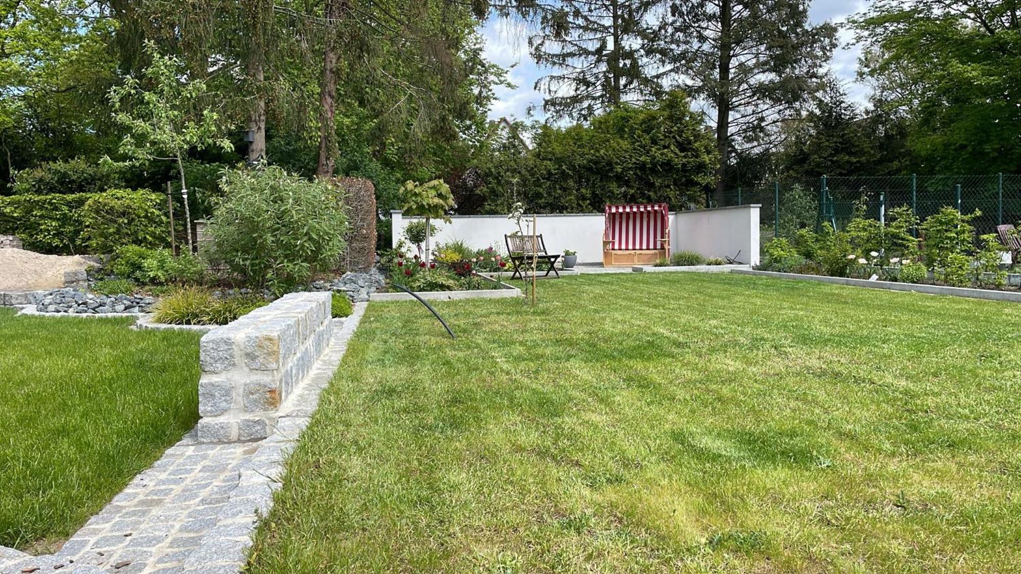 Mit Garten Und Terrassen Apartment